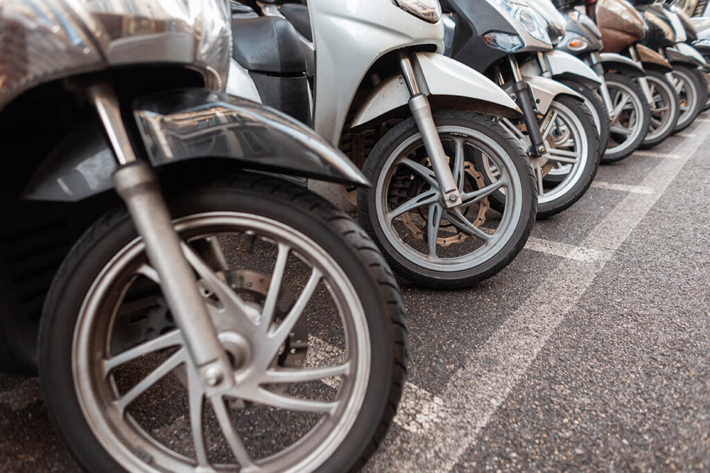 Motorcycles,And,Mopeds,Are,Parked,In,The,Parking,Lot.,Bike